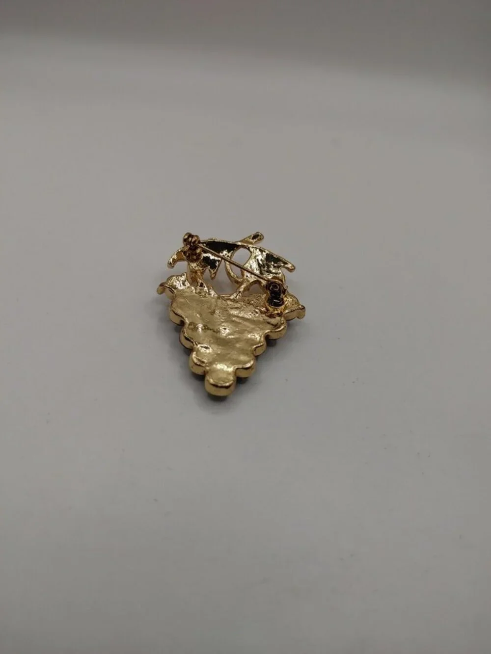 VTG Pin/Brooch goldtone Purple Rhinestones grape Cluster